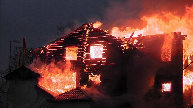 Пожар в частном доме произошел на востоке Подмосковья