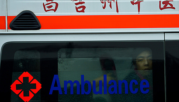 Туристический автобус попал в аварию в Китае