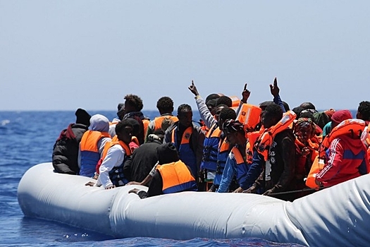 Судно с мигрантами затонуло у берегов Туниса