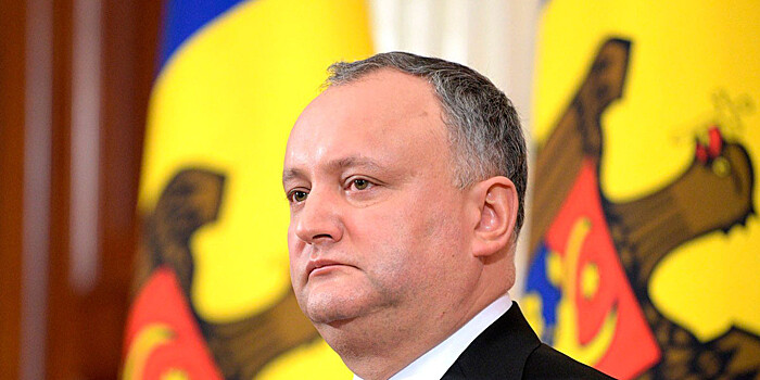 Додон осудил "политический туризм" депутатов в парламенте