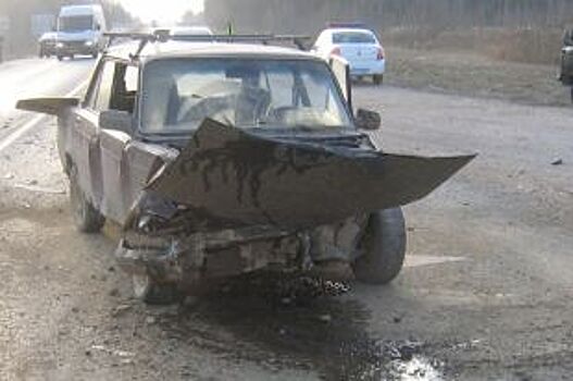 На трассе М-8 в Ростовском районе столкнулись две легковушки