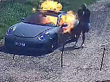 Мужчина сжег свой Porsche, чтобы получить за него страховую выплату