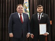 Калиматов наградил помощника полпреда в СКФО Айдамира Валиева