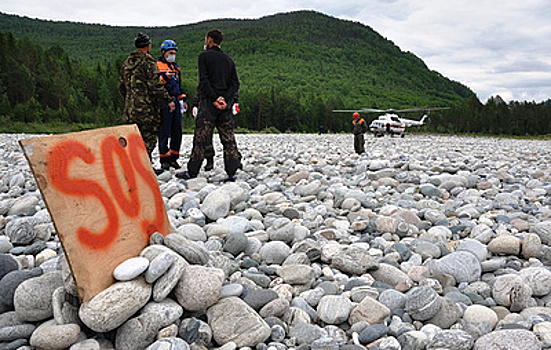 Спасатели нашли двух туристов, пропавших при сплаве по горной реке в Бурятии