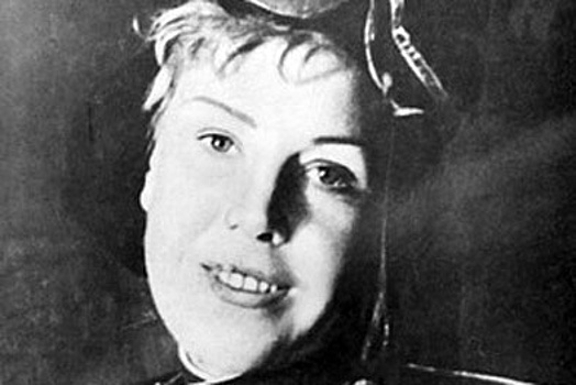 Михаил Кураев выпустил повесть о легендарной летчице Ольге Лисиковой