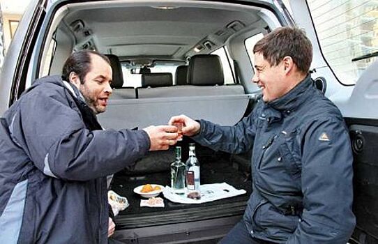 Можно ли употреблять алкоголь в припаркованном автомобиле