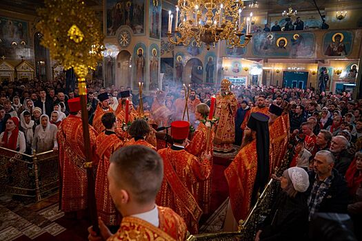 В Новосибирске начались пасхальные богослужения: прямая трансляция из Вознесенского собора