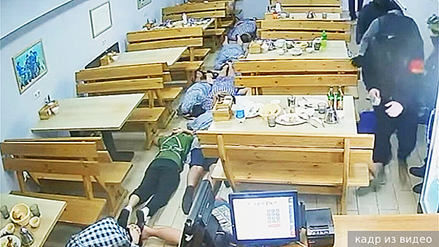 После рейда в бане Москвы полиция вышла на трудоустраивавших мигрантов в такси лиц