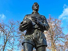 Памятник Льву Яшину в «Лужниках» хотят демонтировать для ремонта