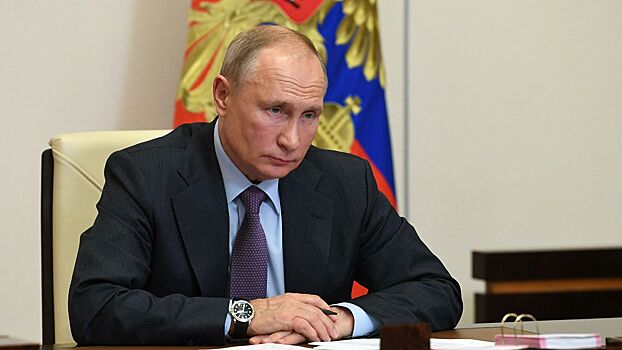 Путин продлил Чайке срок госслужбы на год