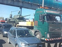 Ярославцы встали в пробку на Московском из-за транспортировки спецтехники