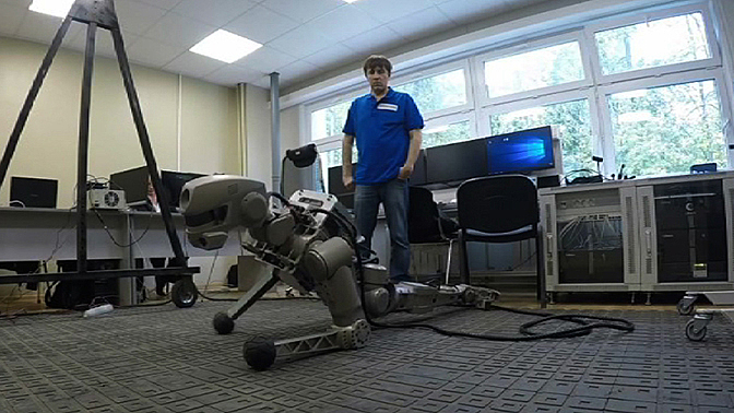 Российский робот Федор первым сел на шпагат