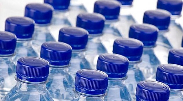 Создана формула, очищающая воду в пластиковых бутылках