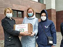 Колбасы и сосиски вологодским медикам передали активисты ОНФ