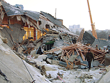 "Карабкались по висящим обломкам"