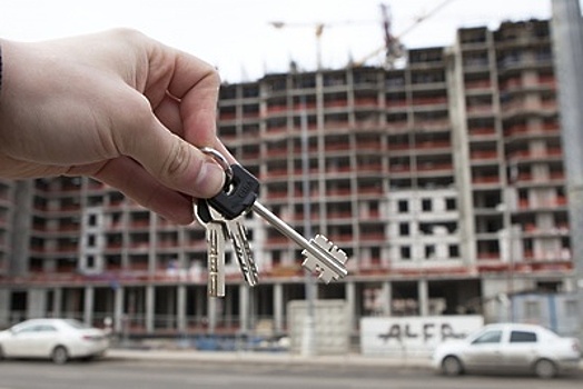 Около 240 переселенцев из аварийного жилья в Клину получили ключи от новых квартир