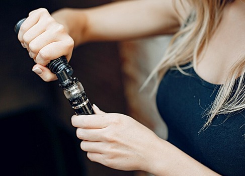 Посольство: у российских туристов в Индии все чаще возникают проблемы с полицией из-за вейпов