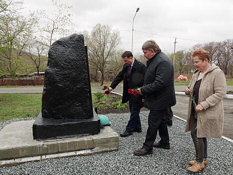 Мемориальная плита появилась в Суражевке в преддверии Дня Победы