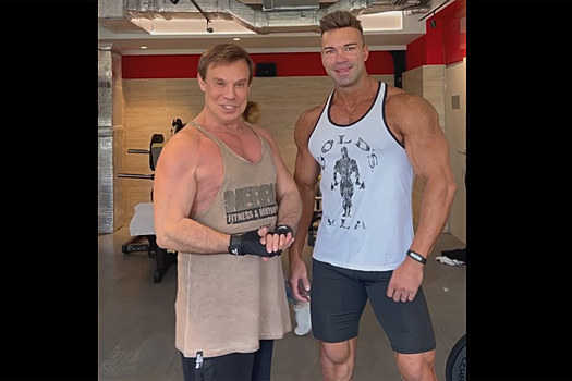 Ефим Шифрин показал «бицуху» в Новосибирске