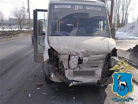 Три пассажира тольяттинского автобуса пострадали из-за столкновения с Volkswagen