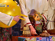 "Театр на колёсах": самодеятельный театр кукол приехал в гости к юным зрителям Красноярского района