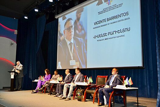 Дом Москвы в Ереване принял международный форум по сотрудничеству Армении и ЕАЭС с БРИКС и ШОС