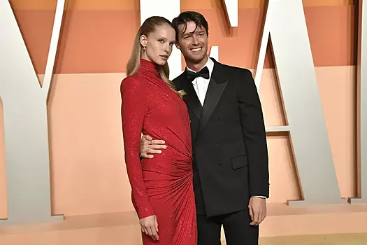 31-летний сын Арнольда Шварценеггера женился на модели Эбби Чемпион