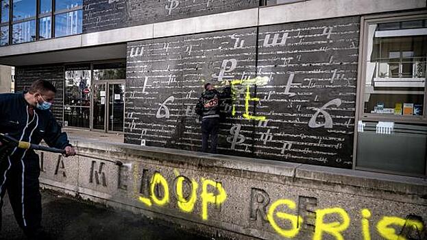 Турецкий волк в овечьей шкуре метит территорию