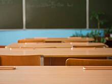 В российской школе ученица провалилась под пол в двухметровую дыру