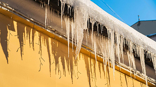 Две смерти от сосулек за день в России. Можно ли было избежать трагедии?