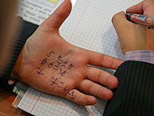 Карты, деньги, пирожки. Как заядлый двоечник стал коллекционером шпаргалок