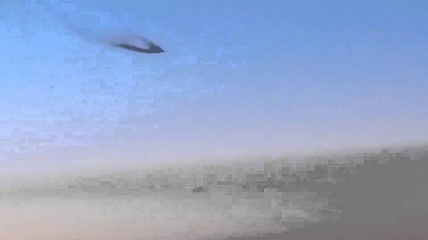 В небе над Бухарестом пролетело НЛО странной формы
