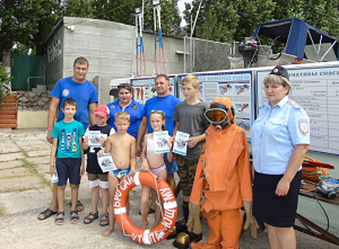 В Липецке правоохранители совместно с общественниками и спасателями напомнили подросткам о безопасном поведении на водных объектах