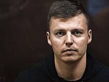 Суд разрешил блогеру Чекалину общаться с родным братом