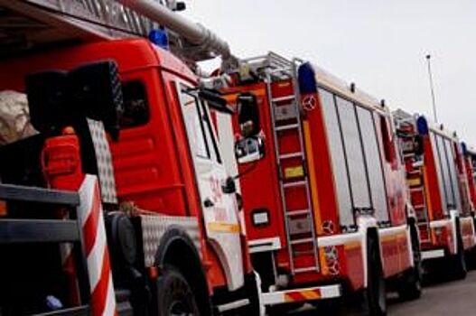 Пожар на складе в Невском районе Петербурга ликвидировали