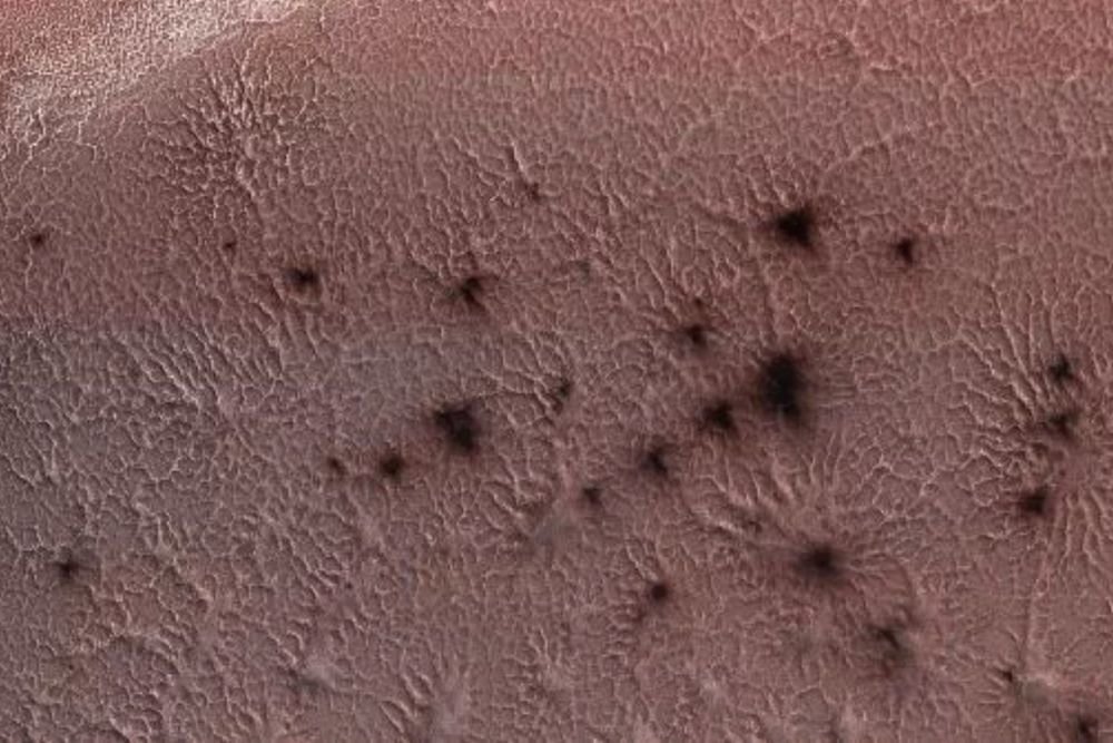 Ученые раскрыли тайну загадочных «пауков» на Марсе