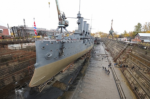 Серп и молот на корме "Авроры" заменят на двуглавого орла