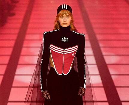 Платья, костюмы и даже корсеты: Gucci и adidas показали совместную коллекцию в Милане
