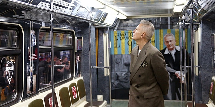 На «синей» линии метро запустили театральный поезд