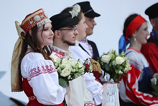 На выставке-форуме «Россия» 13 пар обменялись кольцами: «Подобного в истории страны еще не было»