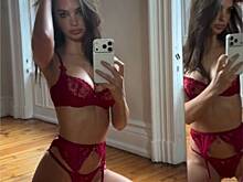 Использующая сексуальность ради заработка Эмили Ратаковски снялась в нижнем белье