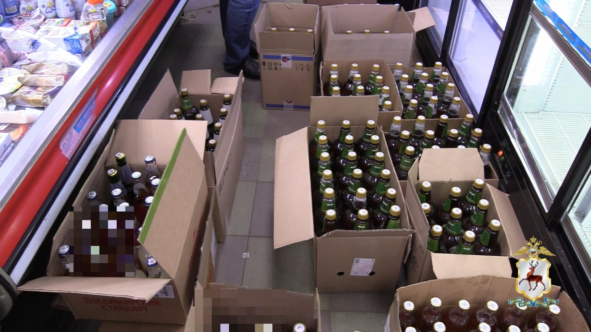 Почти тонну незаконного алкоголя изъяли в Нижнем Новгороде