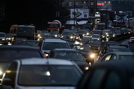 На дорогах Москвы образовались пробки в 7 баллов