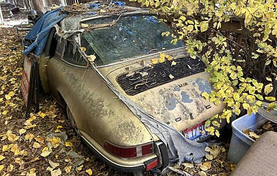 Забытый всеми Porsche 911 Targa оказался уникальной находкой