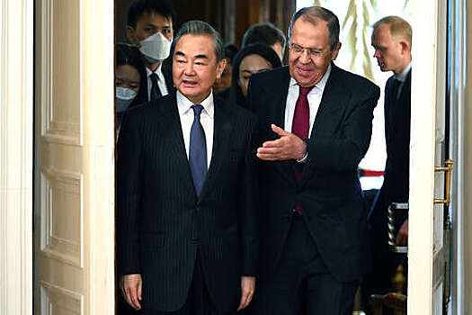 Ван И сообщил Лаврову, что ожидает выхода на новые договоренности Китая с Россией