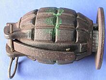 Россияне нашли в заброшенном доме пролежавшую около ста лет британскую гранату