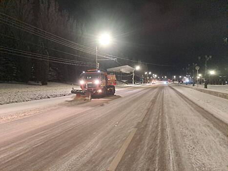 Ночью на улицах Курска работали 56 единиц дорожной техники