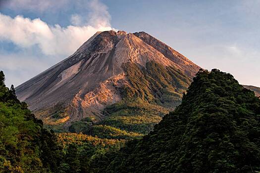 В Индонезии произошло извержение вулкана