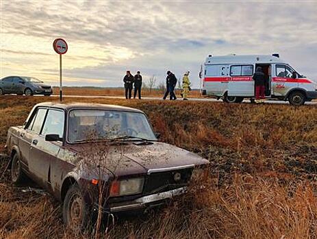 Водитель легковушки пострадал при ДТП на трассе в Самарской области