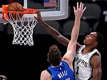 «Он придает нам энергии, когда мы в ней нуждаемся». Лонни Уокер воткнул сверху через Николо Мелли в быстром отрыве